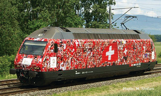 Electric locomotive Re 460  "UEFA EURO 2008" (3-RAIL AC)<br /><a href='images/pictures/Roco/68396.jpg' target='_blank'>Full size image</a>